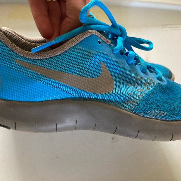 Nike boys sneakers size 4 youth in good gently used condition - Picture 2 of 7